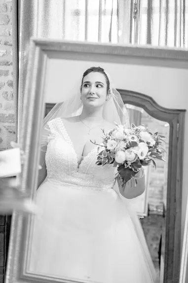 portait mariée devant miroir