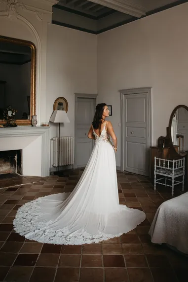 portrait mariée avec longue robe - toulouse- domaine des varennes