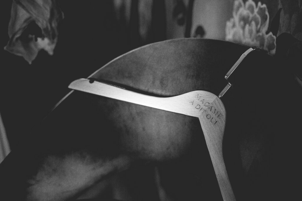 cintre avec écrit dessus madame à dit oui