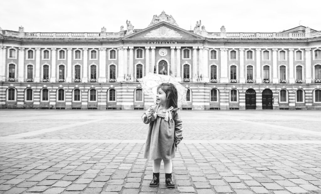 photo d'enfant place du capitole à toulouse