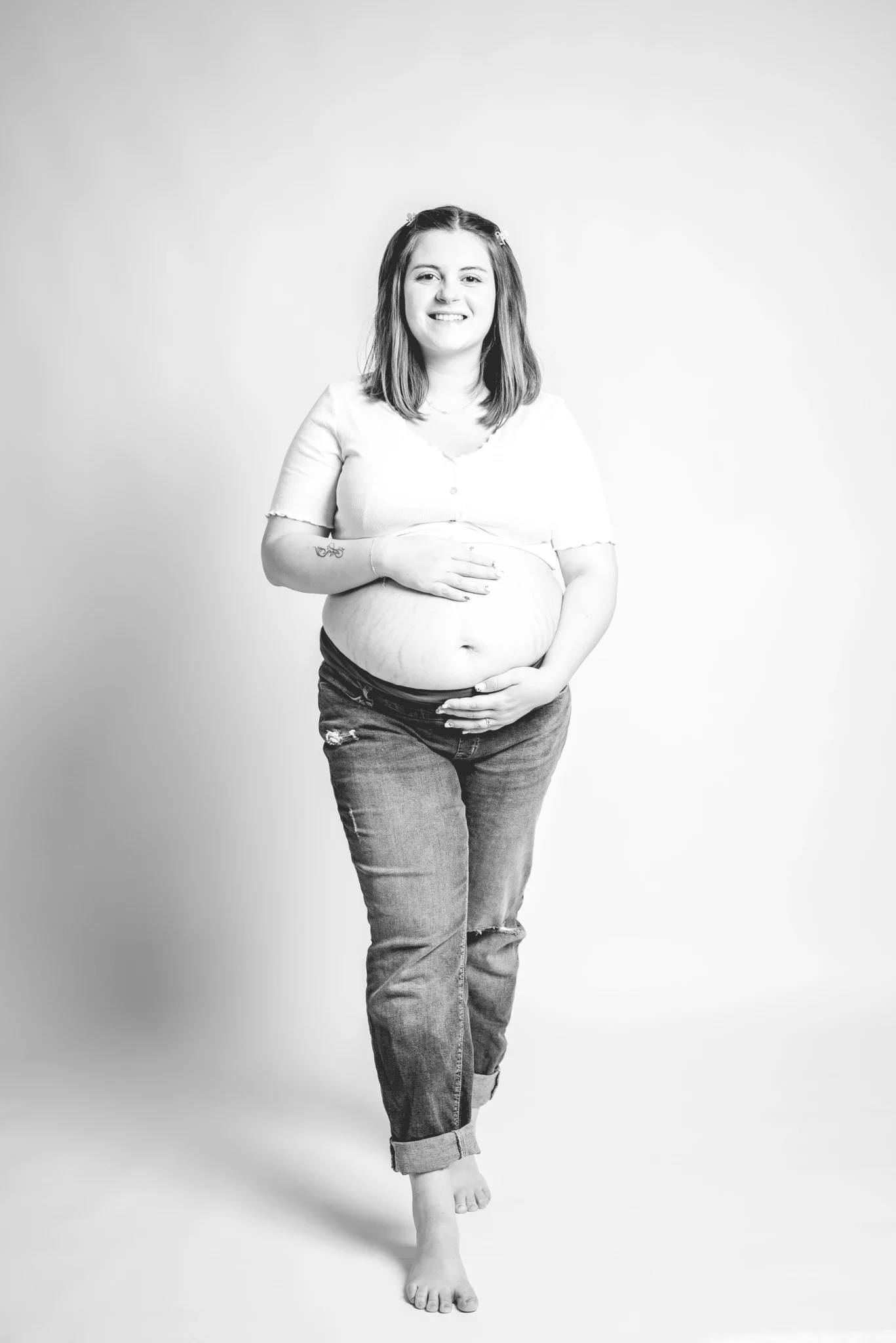 photo de grossesse noir et blanc fond blanc proche Toulouse