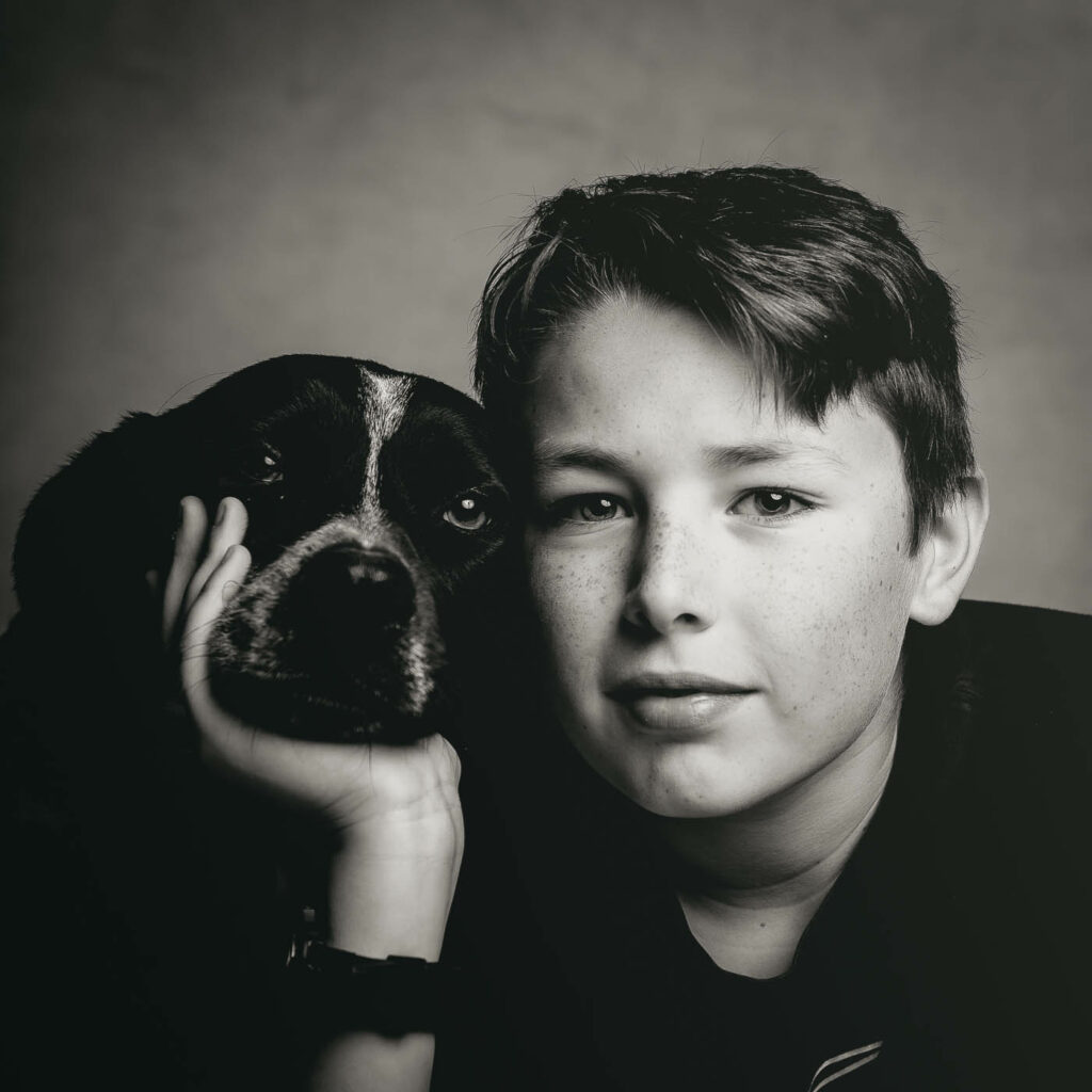 enfant avec son chien