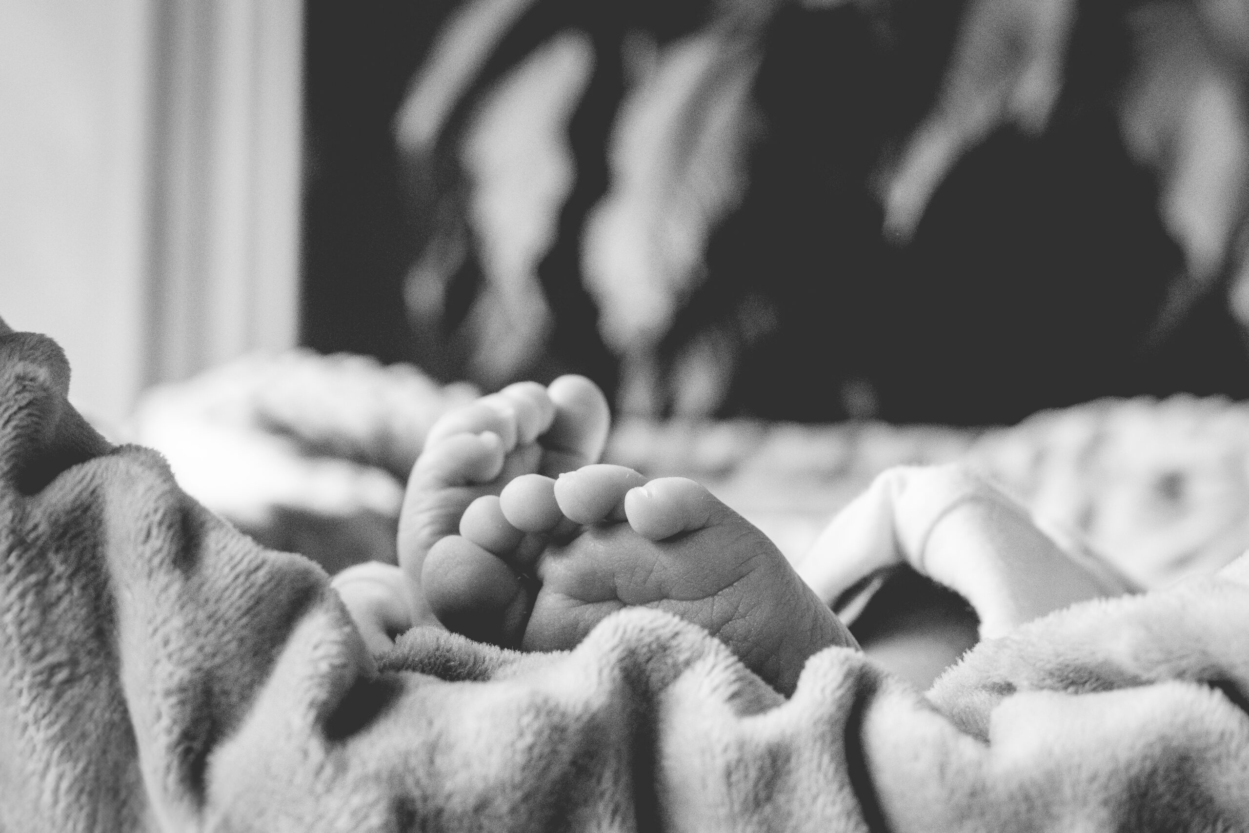pied nouveau né noir et blanc