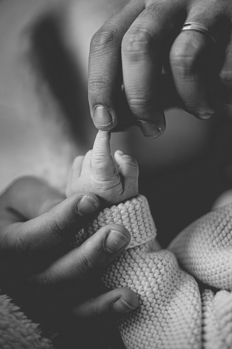 Pourquoi faire une séance photo naissance à domicile