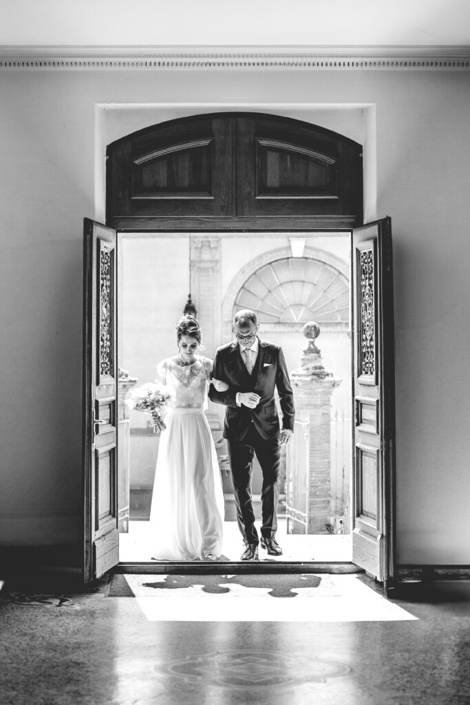 photographe mariage, entrée mairie de venerque